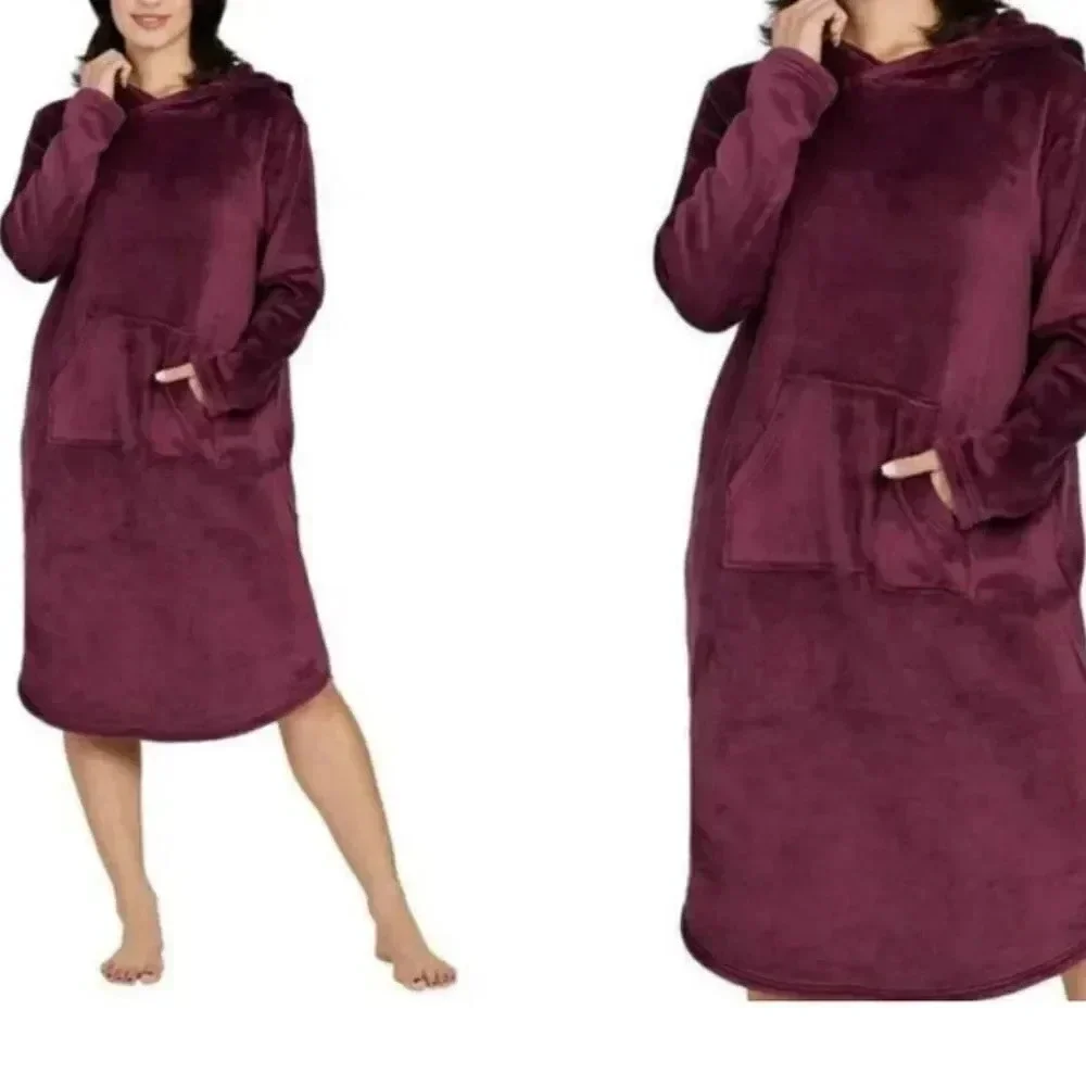 Snuggie Woman’s 32 degree plush sleep lounger
